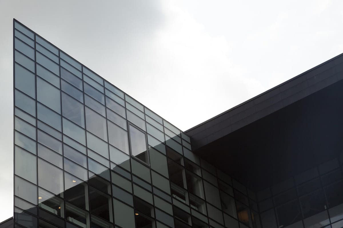 Mercado de escritórios encerra 1.º trimestre sob pressão em Lisboa e Porto