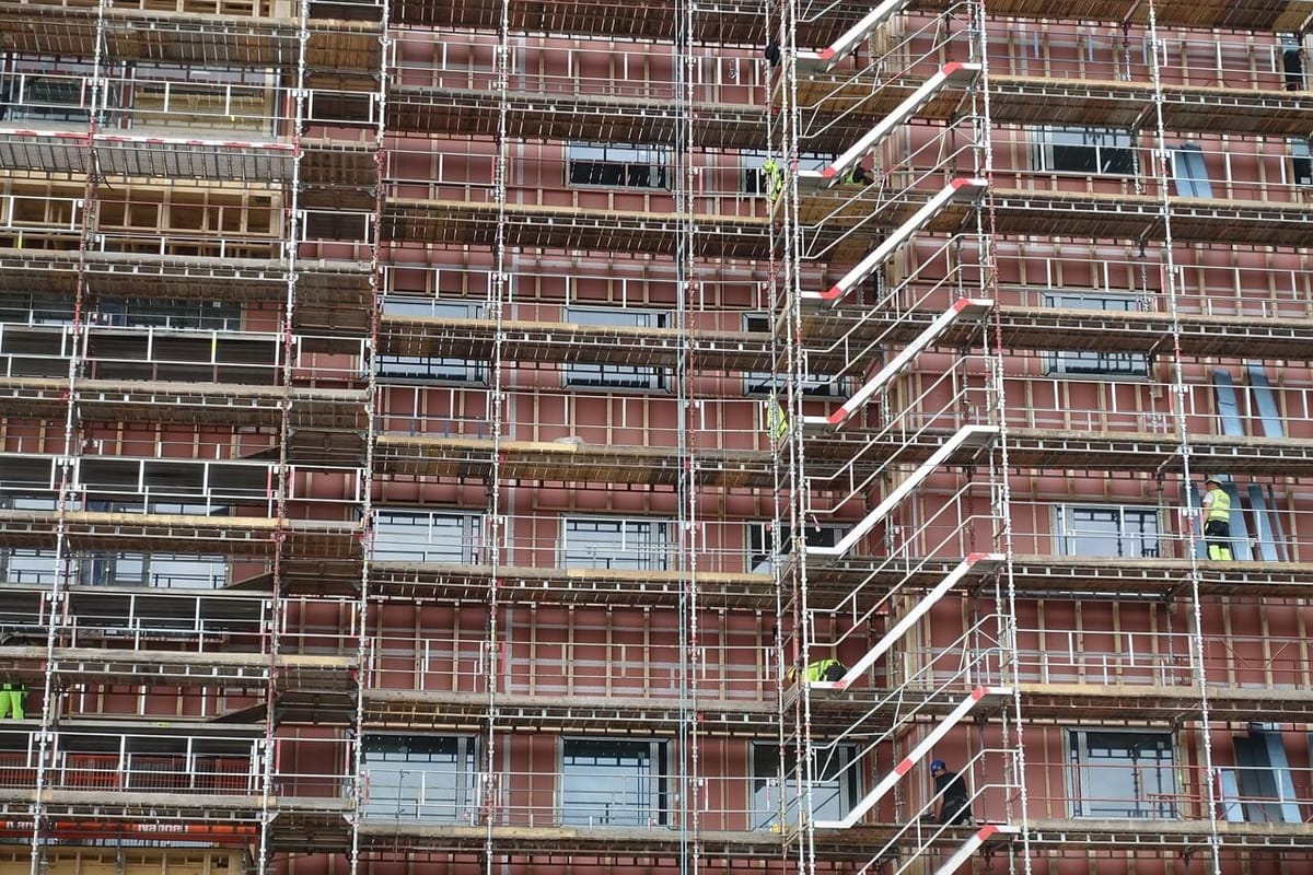 Produção na construção cresce 3% em março