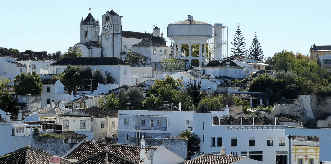 Bruxelas prevê descida ligeira dos preços das casas