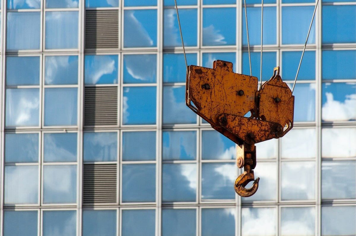 Produção na construção abranda para 4,7% em fevereiro