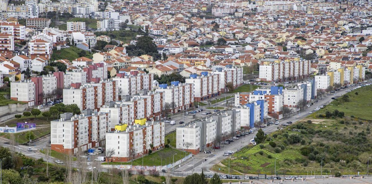 https://www.cm-amadora.pt/pt/8662-8-milhoes-de-investimento-requalificam-bairro-casal-da-mira-na-amadora.html