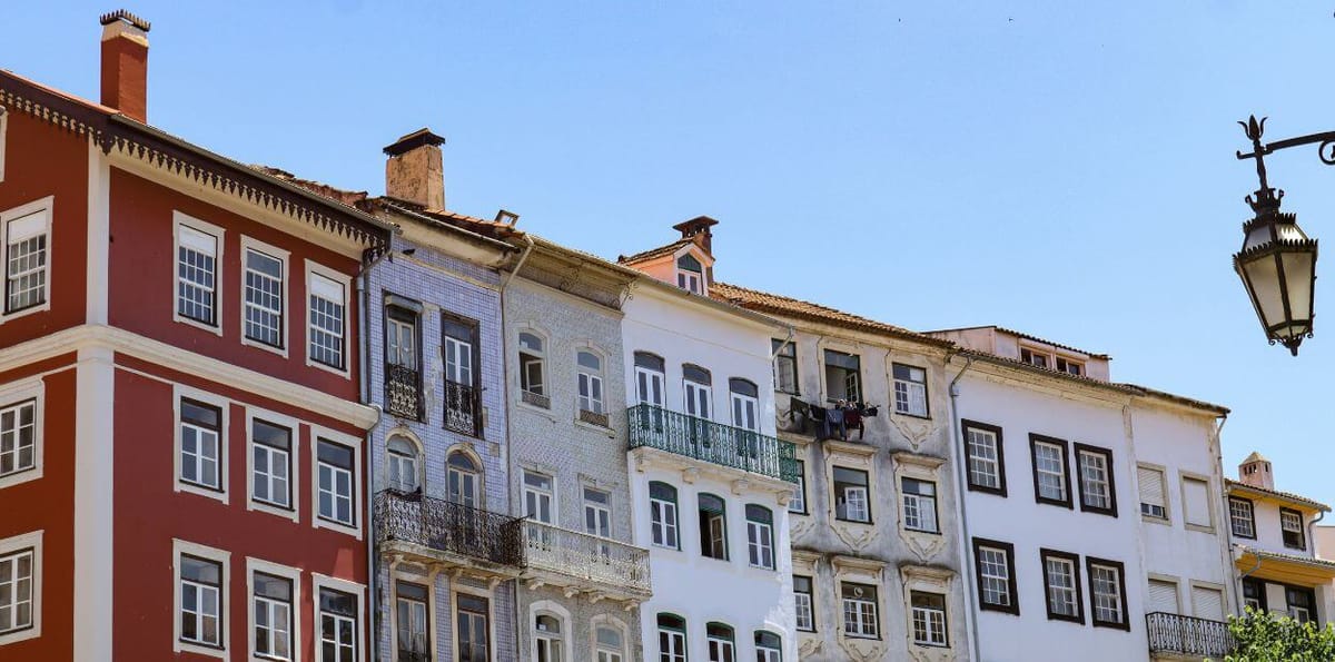 Bruxelas recomenda controlo de rendas, limites ao alojamento local e uso de casas devolutas em Portugal