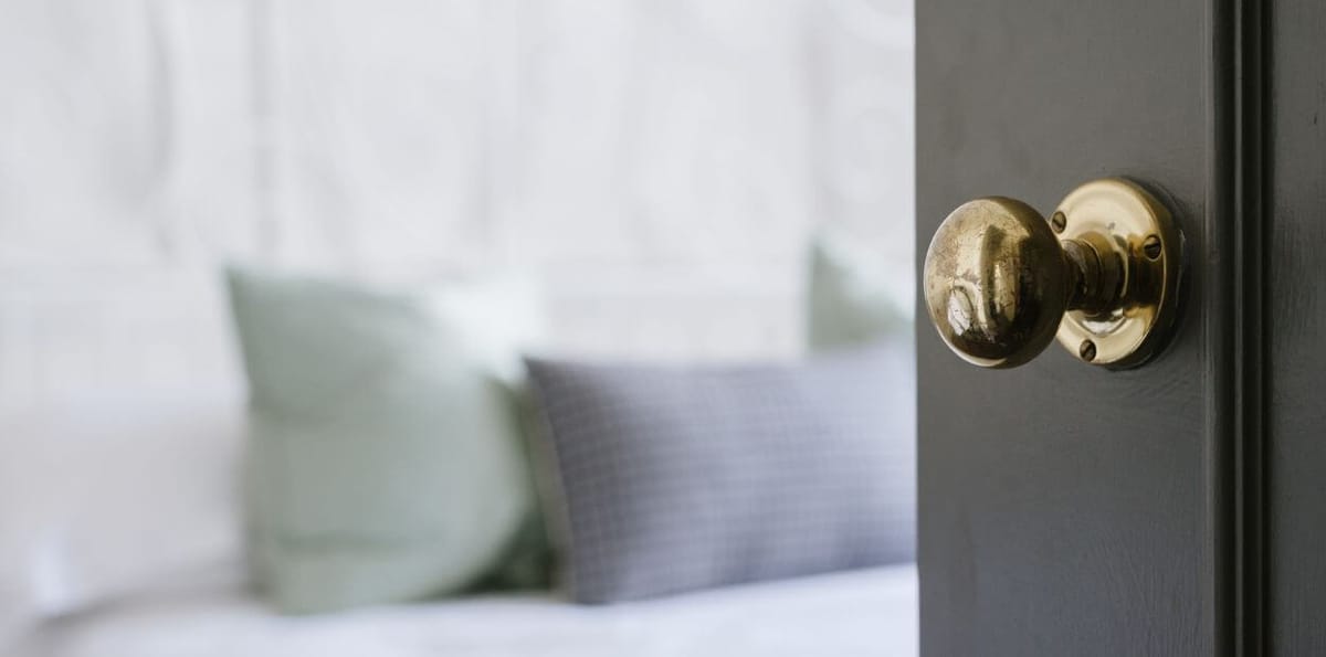 Alojamentos locais em risco de cancelamento começam a ser notificados