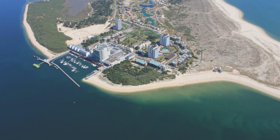 SC Investments vende Troia Resort à Arrow Global