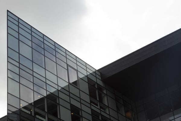 Mercado de escritórios encerra 1.º trimestre sob pressão em Lisboa e Porto