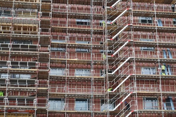 Produção na construção cresce 3% em março