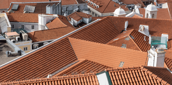 IHRU e Segurança Social assinam acordos para disponibilizar habitações a 590 famílias