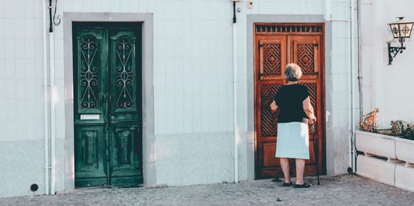 Inquilinos com prestações sociais considerados como tendo carência de meios nos despejos