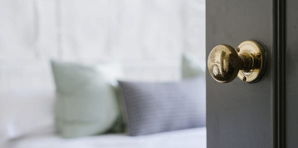 Alojamentos locais em risco de cancelamento começam a ser notificados