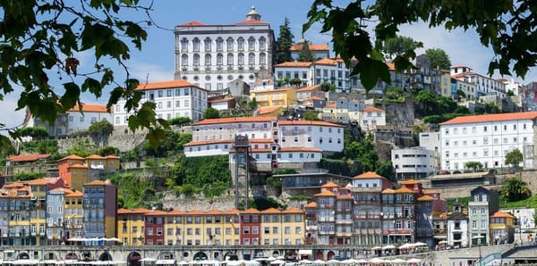 Compra de casas por estrangeiros cai para mínimos desde 2021