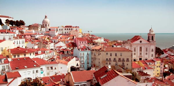 Câmara de Lisboa aprova proposta de PSD/CDS-PP/IL para regular alojamento local