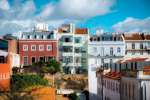 Petição com mais de 8.500 assinaturas leva direito à habitação ao parlamento