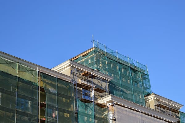 Indisponibilidade de empreiteiros dificulta obras de conservação dos edifícios