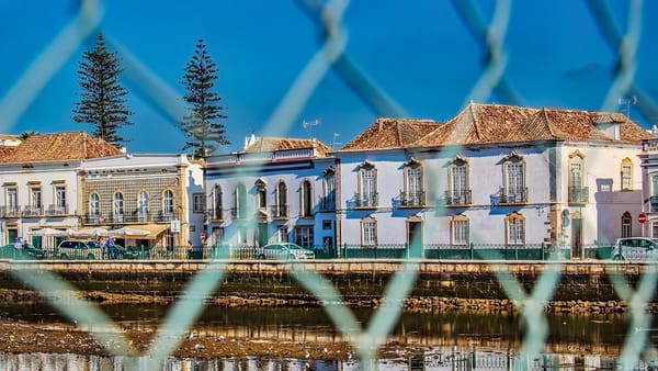 Negócios de compra e venda de casas parados em 7 concelhos