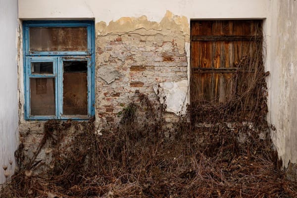 IMI agravado para prédios devolutos e em ruínas aplicado por 64 autarquias este ano